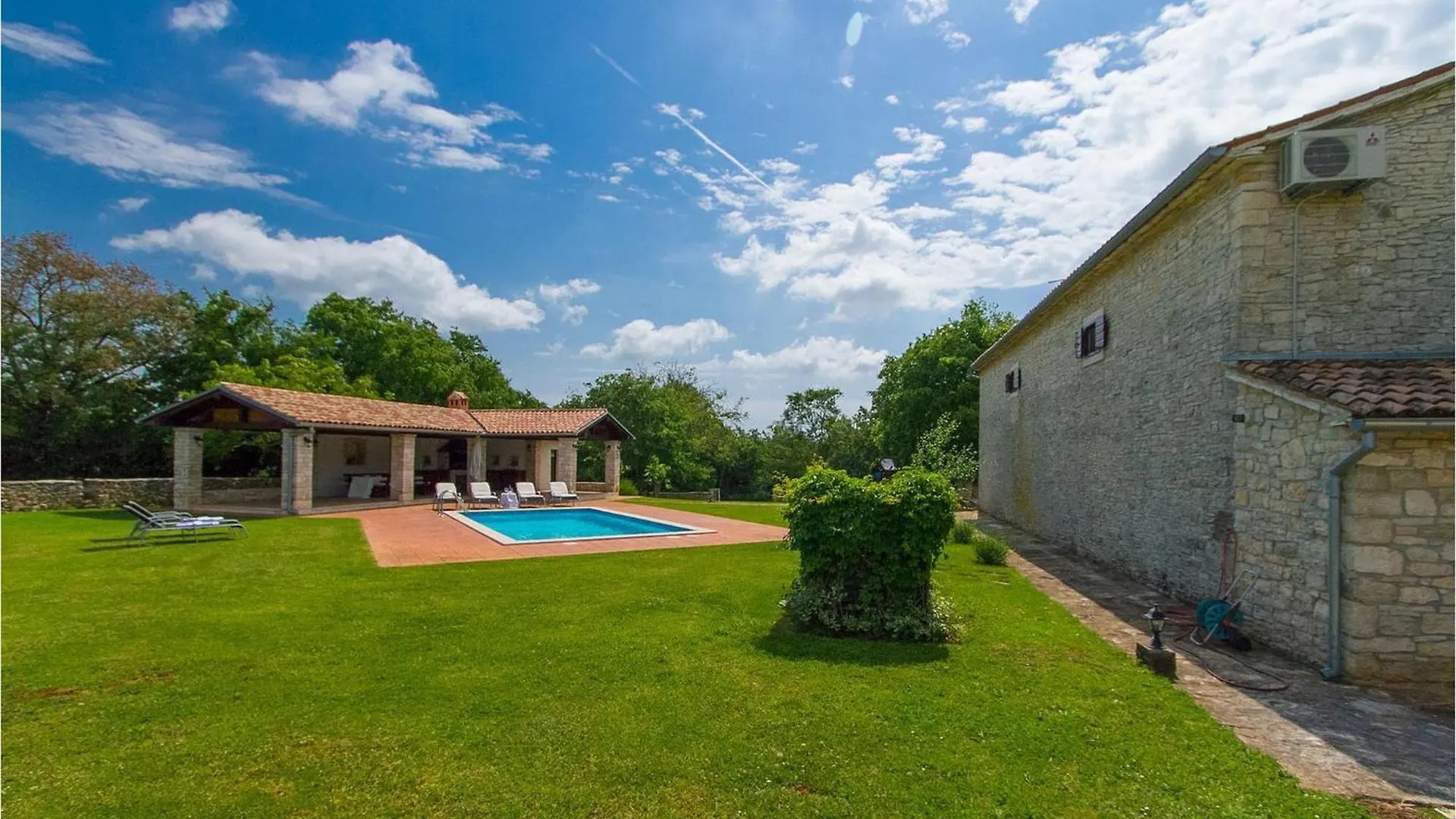 Holiday home Villa Edera Jursici