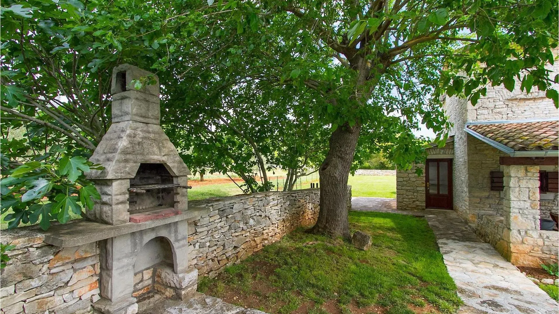 Villa Edera Jursici Holiday home